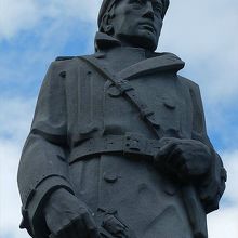 アイルランド共和軍のアスローン部隊戦死者を記念した像