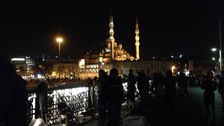 ガラタ橋のたもとのモスク