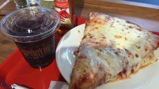 ぶ厚いピザ生地