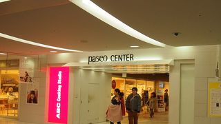 ウエストエリアはバーやダイニングもあり便利です。