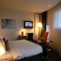 大小たくさんの窓が楽しい部屋。