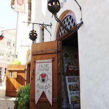 旧市庁舎にも近く、旧市街下町の中心部にあります。