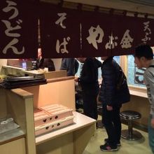 まずはやぶ金でそばをいただきます。