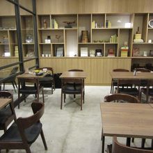 空席十分で静か 