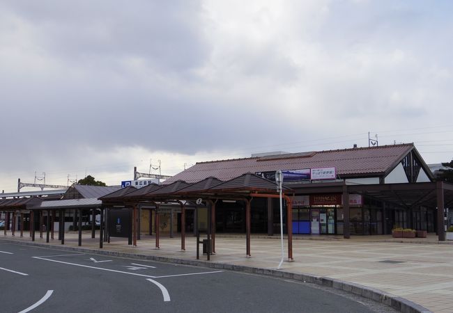 閑散とした駅前