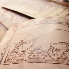 中世ヨーロッパらしい絵があちこちに描かれていました。