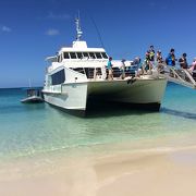 ずっと続く真っ白なビーチと透き通る海☆