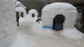 雪のかまくらと温泉