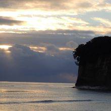 冬の日本海に見附島