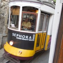 狭い道もガンガン通るよ