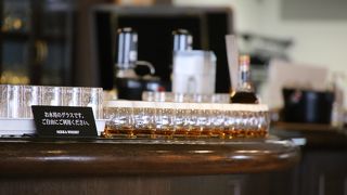 試飲場所で飲むウィスキーが格別。アップルラインも美味しい！