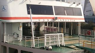 ２階の後方には足を伸ばせるマット席があります