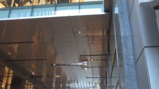 中央通りの一本南東側を走る通りで銀座1丁目から5丁目までです