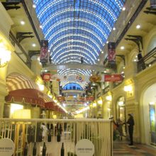 ３階建てのアーケード街