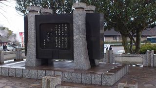 血の池の水たぎるあり