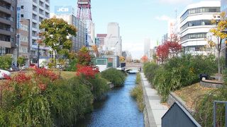 創成川通りにある公園歩道