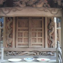 安平神社の社殿の奥の様子です。とても簡素で清らかな感じです。