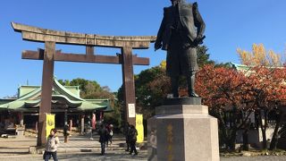 大阪城の前に