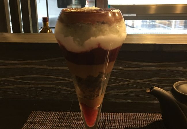 デザートコースをカウンターで。