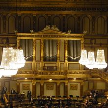 オーストリア放送交響楽団の後半は、２階の中央部で聞く。