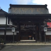 こちらから入ります