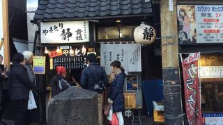 湯畑脇で行列しています