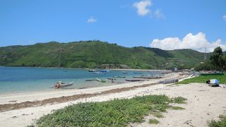 思っていたより静かなビーチ