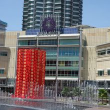 KLCC公園からスリアKLCC方面を見る