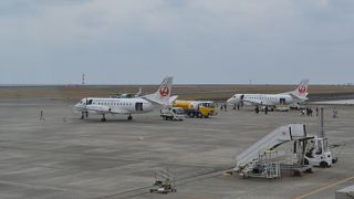 南の島の小さな空港。