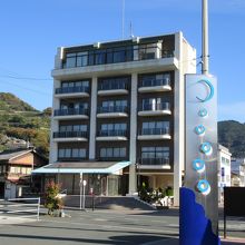 海岸通りに面しています