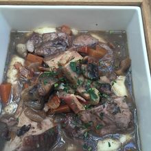 友人が選択したメイン料理（チキン）