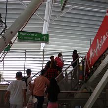 「エアアジア」の名前がつくブキッ・ビンタン駅