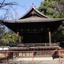 質素な建物に見えます