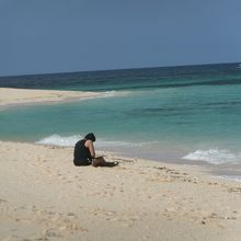 プカシェル・ビーチは美しく、静かなビーチ。