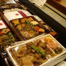 お弁当もあります。