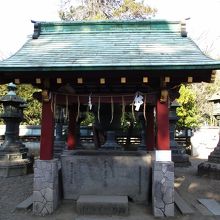 大きな鈴を覗いて見ては如何でしょう