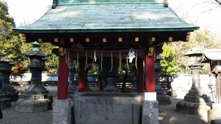 大きな鈴が懸かっている珍しい建物です