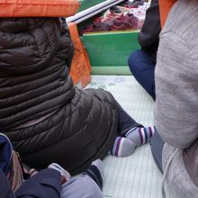 地べたに座るので、乗り心地はイマイチ。