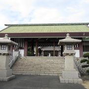 千葉公園内にある護国神社