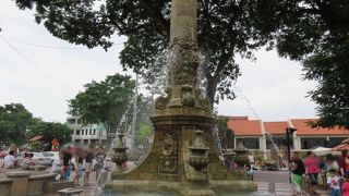 オランダ広場の噴水