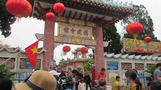 大きくて派手で観光客も多いところでした。