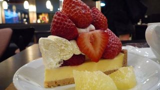 今回はあまおうタルトとコーヒーをいただきました♪