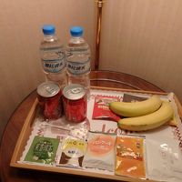 これらと冷蔵庫の飲み物は無料です