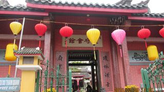 金箔を施した華やかな彫刻がありました