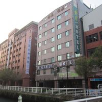 幸福川の傍なのでリバーサイドホテルです