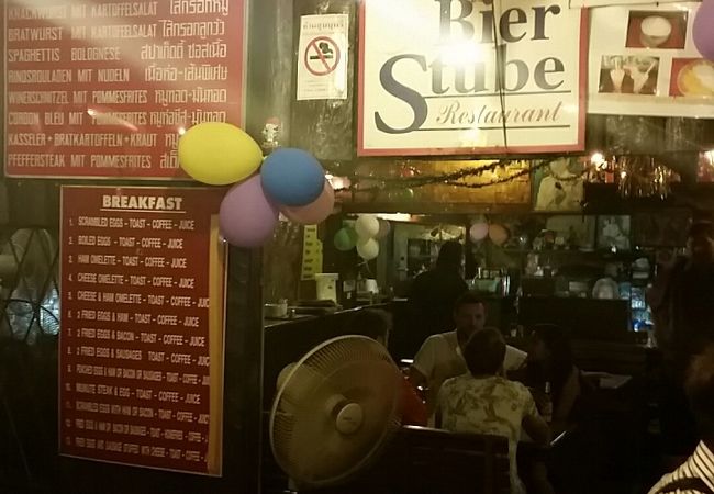 ターペー門近くの旧市街側にあるレストラン