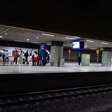 地下のようになっているKLセントラル駅ホーム