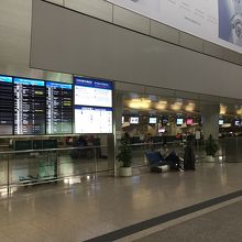 九龍駅で飛行機のチェックイン