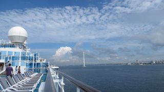 超大吊橋明石海峡大橋をくぐる