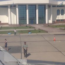 飛行機からの風景。典型的な地方空港